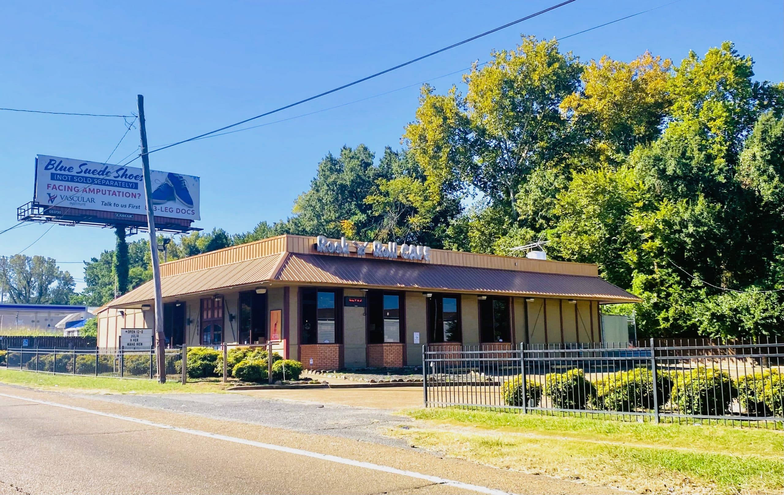 Freestanding Restaurant Building For Sale  |  3855 Elvis Presley Blvd, Memphis, TN 38116